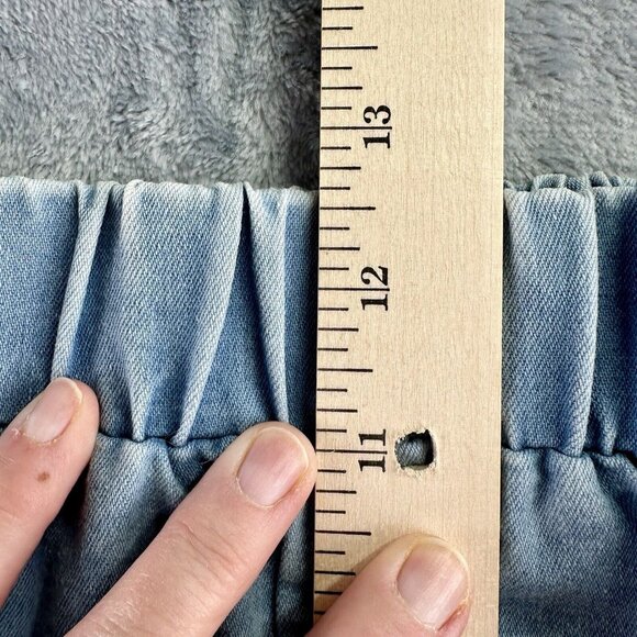 Grace & Emma Dolphin Hem Shorts Women's Size XL Chambray Blue Ruffle Pull On - Picture 9 of 12